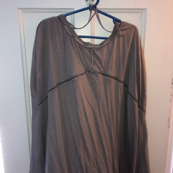 Grey flowy shirt ! - Picture 2 of 2